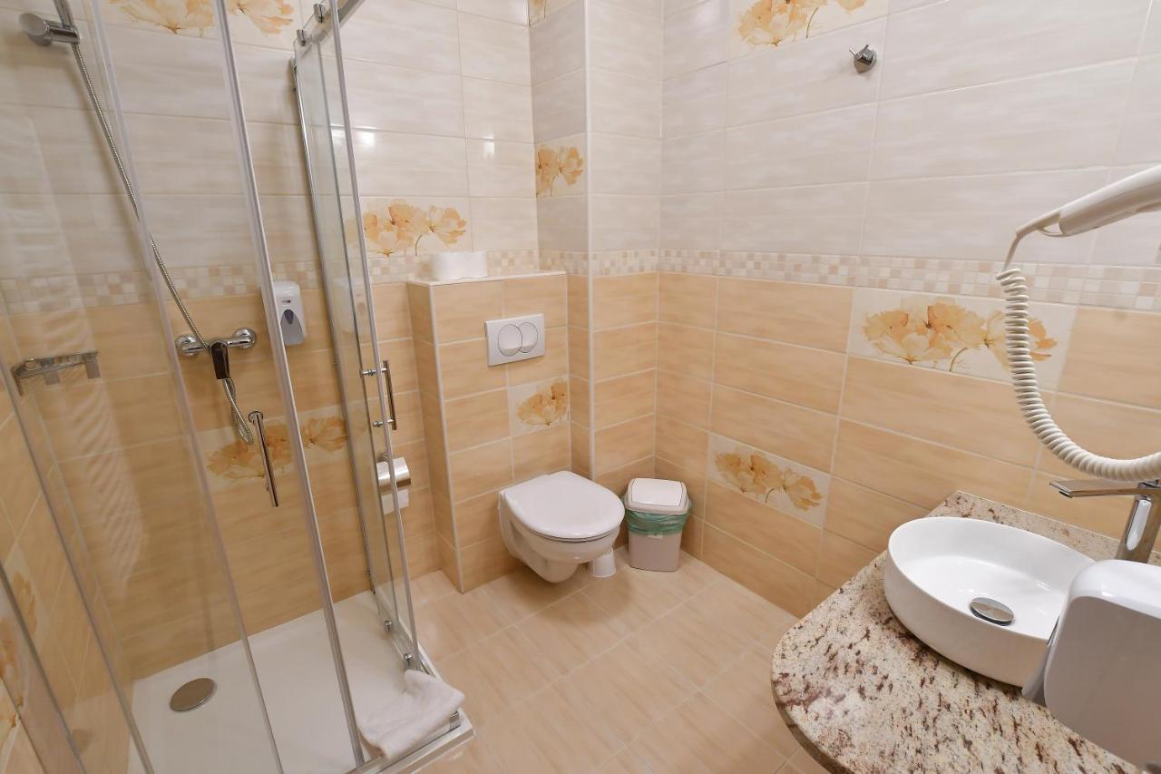 Hotel Barbakan Pecs Ngoại thất bức ảnh