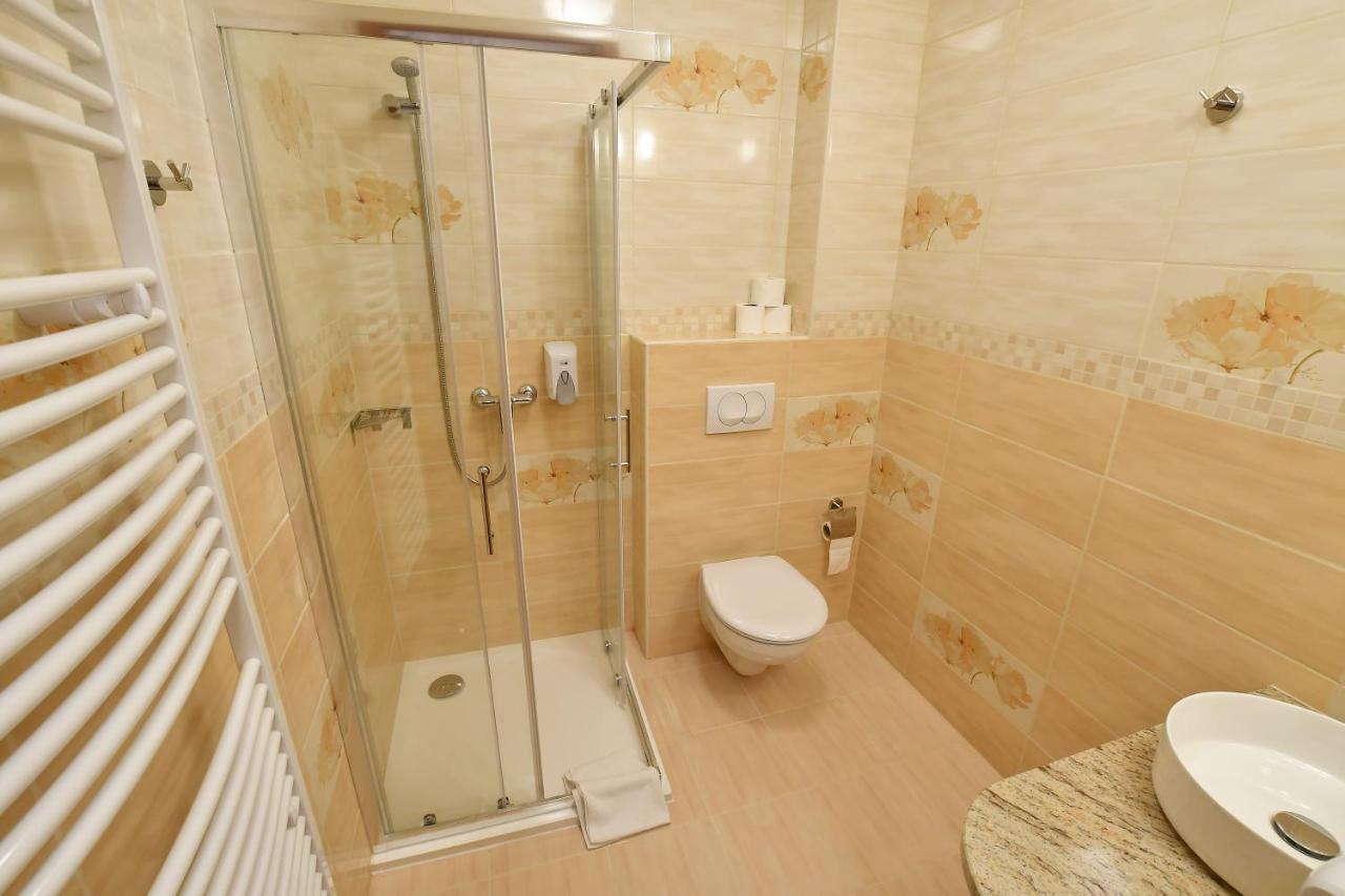 Hotel Barbakan Pecs Ngoại thất bức ảnh
