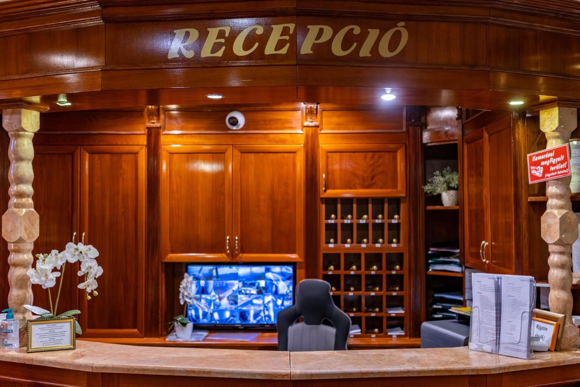 Hotel Barbakan Pecs Ngoại thất bức ảnh