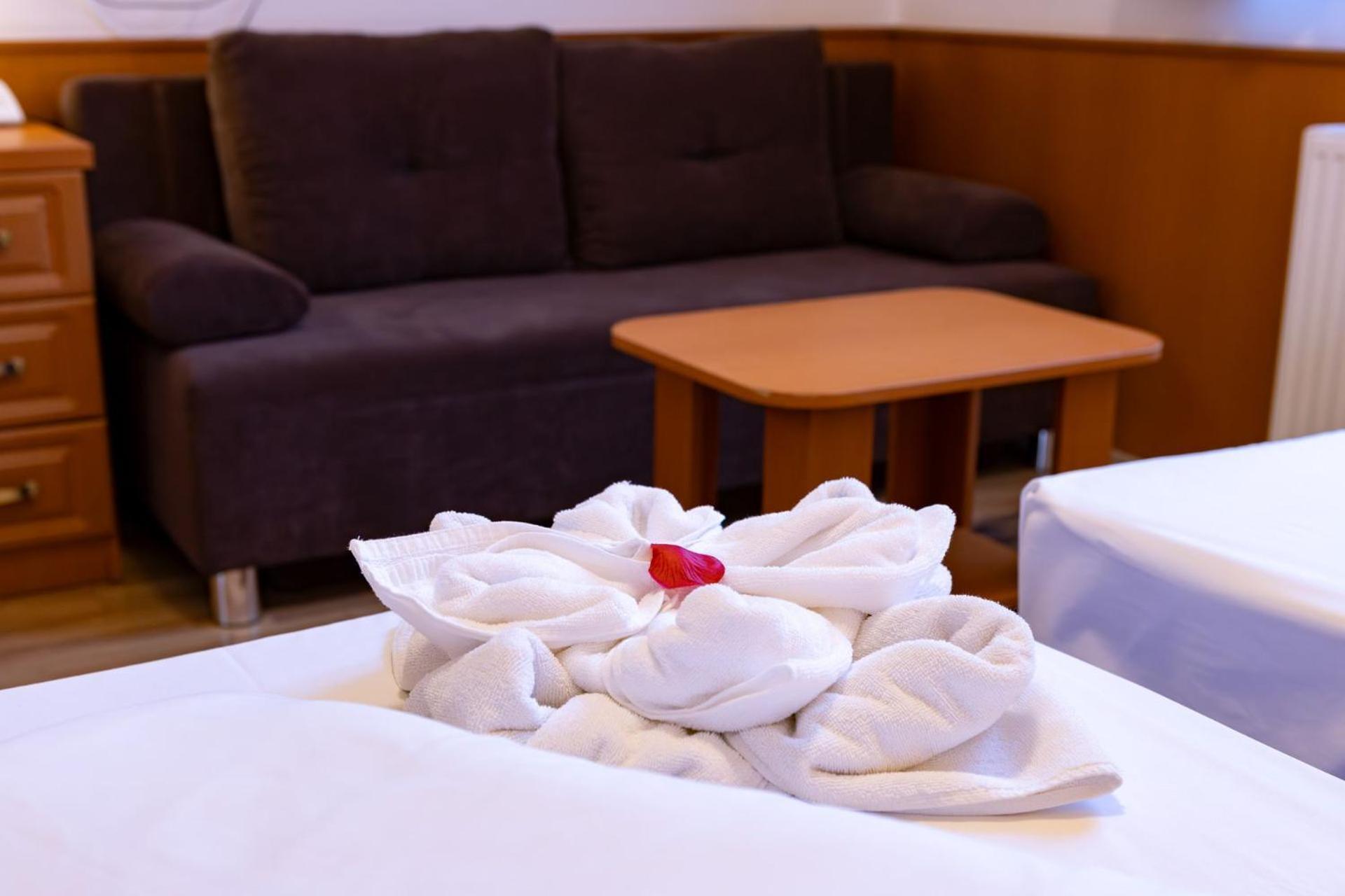 Hotel Barbakan Pecs Ngoại thất bức ảnh