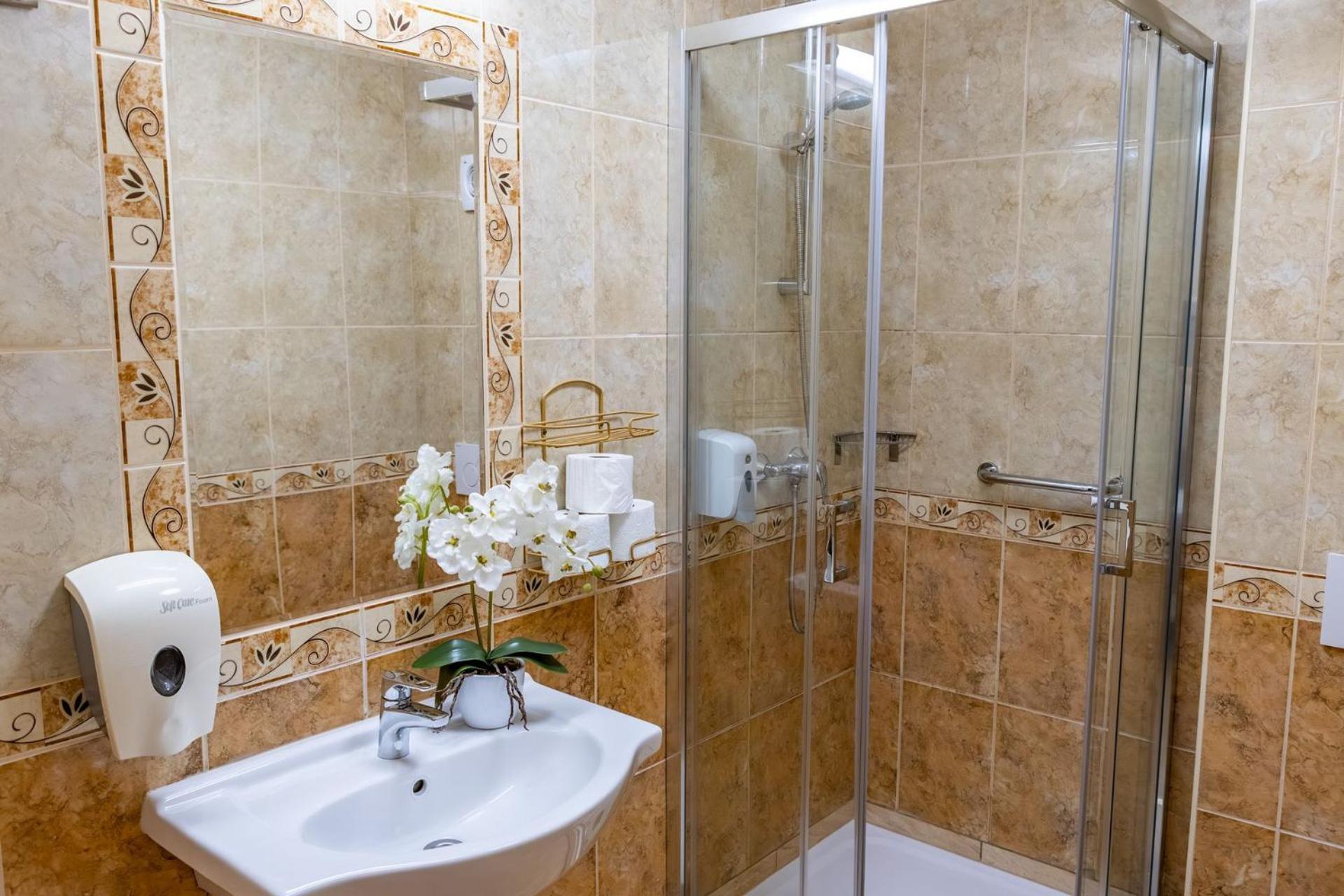 Hotel Barbakan Pecs Ngoại thất bức ảnh