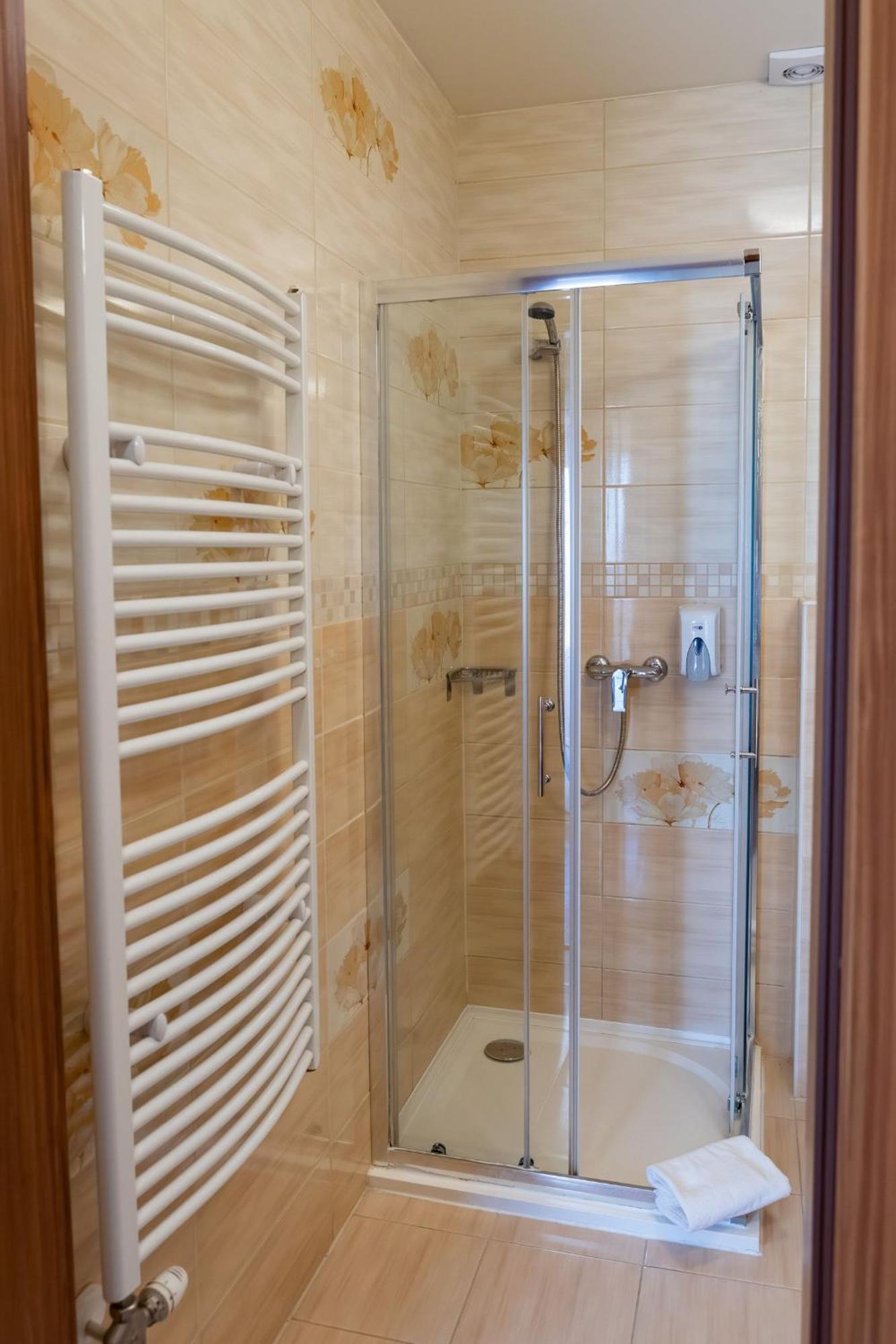 Hotel Barbakan Pecs Ngoại thất bức ảnh