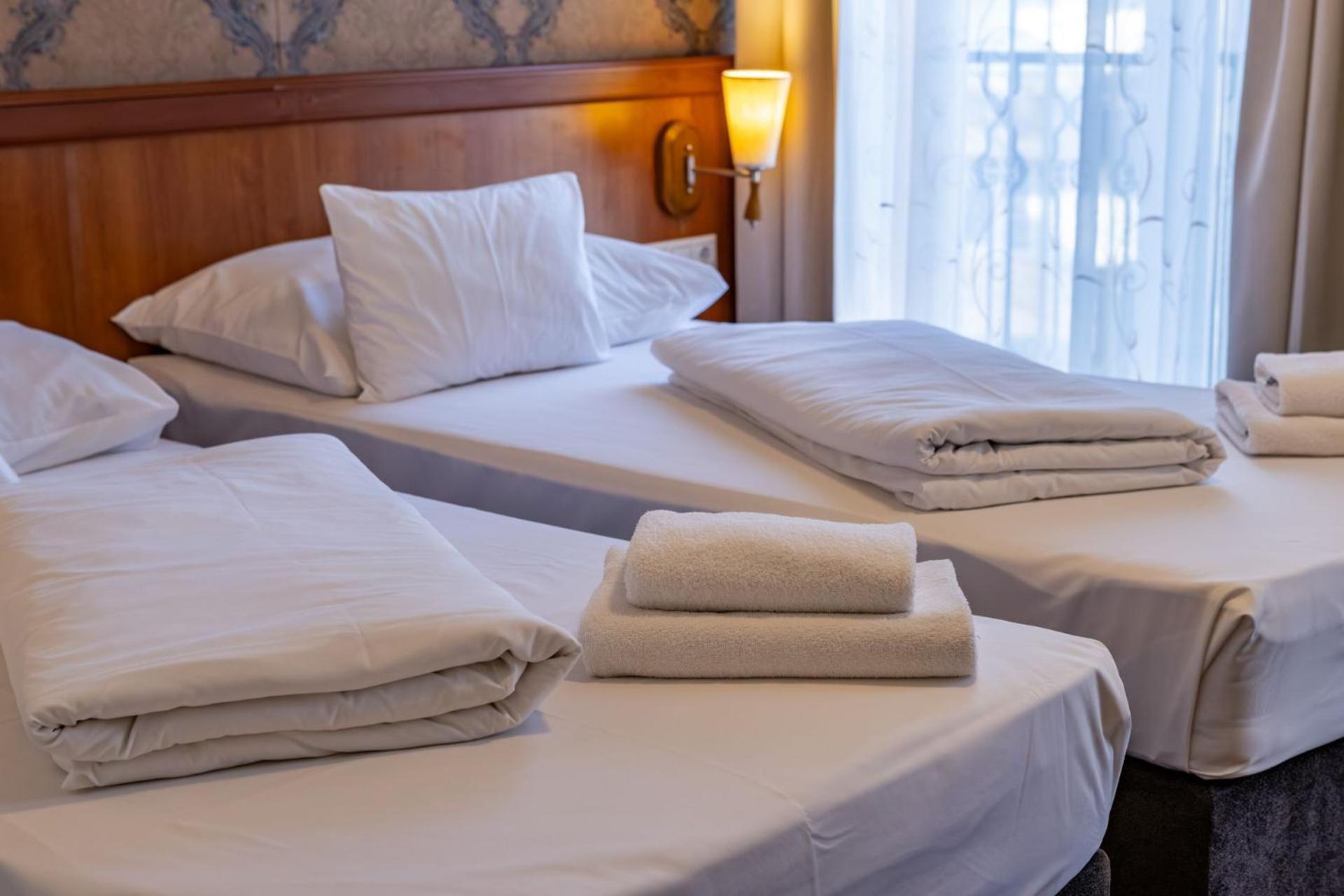 Hotel Barbakan Pecs Ngoại thất bức ảnh